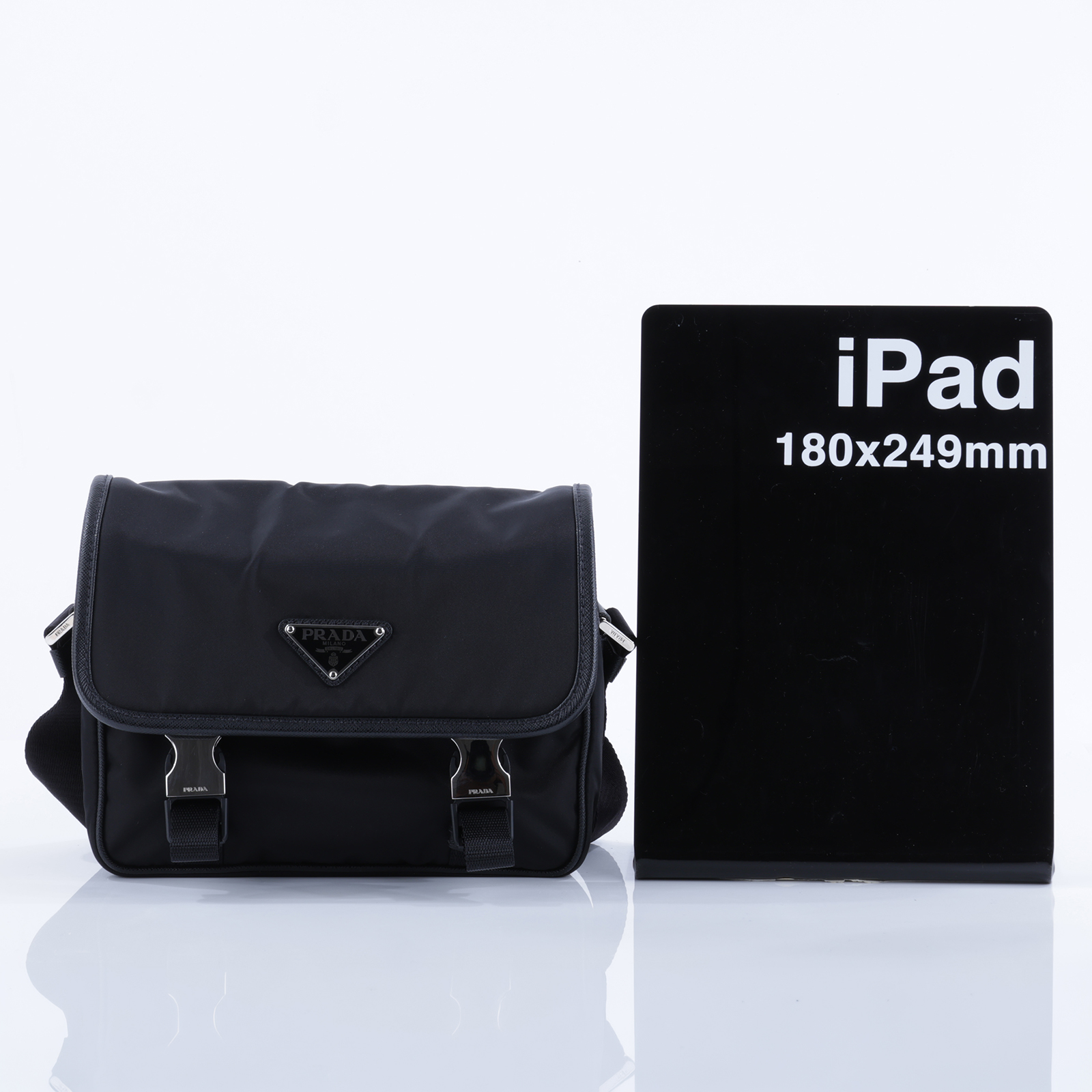 普拉達 PRADA Re-Nylon Saffiano 皮革肩背袋 2VD034_2DMH 黑尼龍掀蓋郵差包 防塵袋/子包