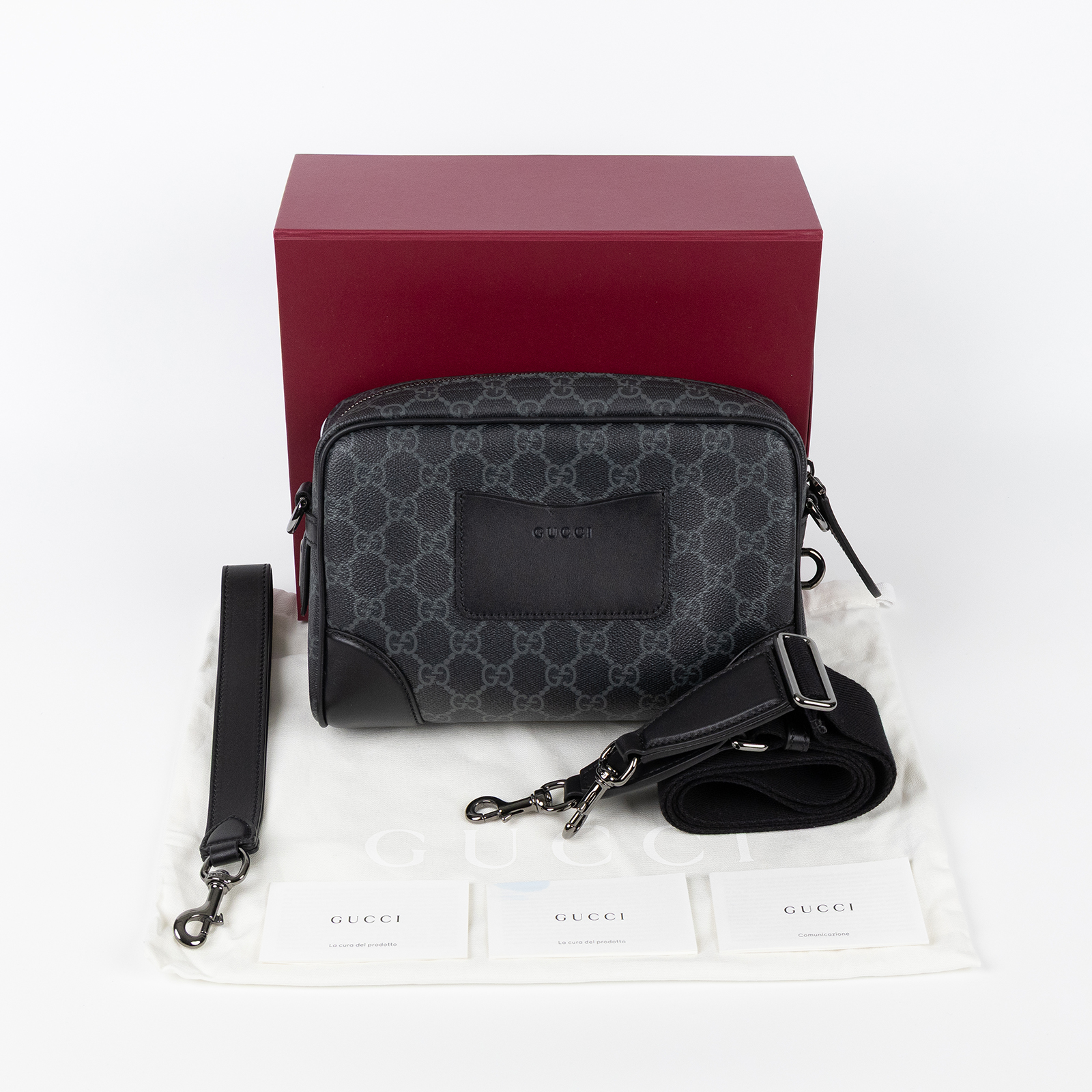 古馳 GUCCI GG Emblem 小號 斜背包 肩背包 相機包 821155 FAED4 黑色Emblem帆布2WAY相機包 原廠盒子/防塵袋/背帶2
