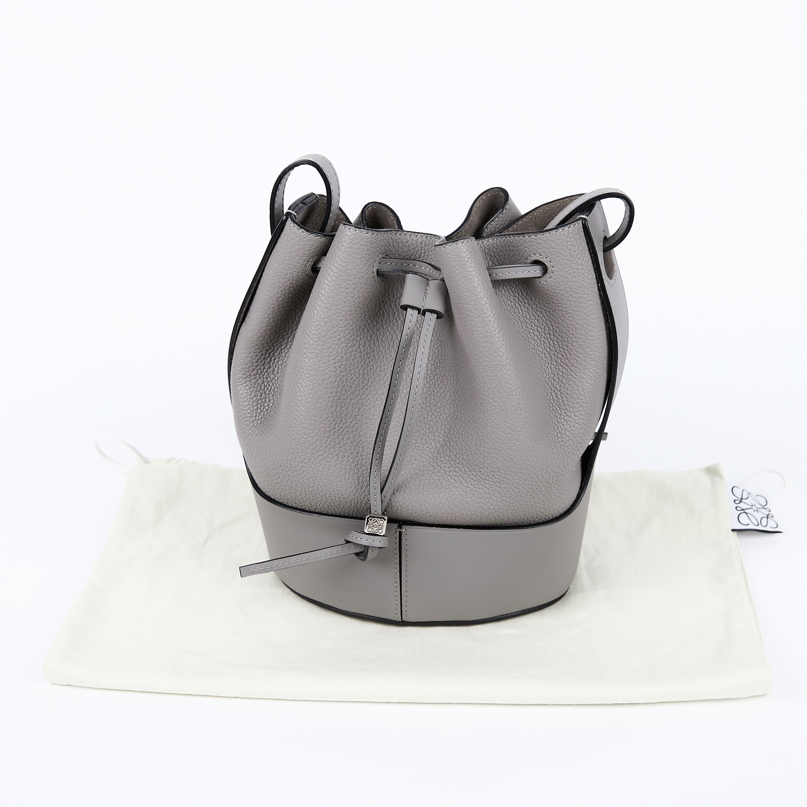 羅意威 LOEWE Balloon Small 手提包 肩背包 水桶包 A686C31X01 灰BALLOON小號 防塵袋